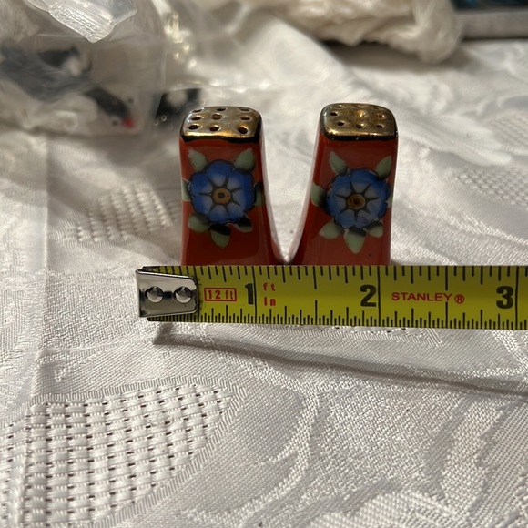 Salt and Pepper Shakers set Made in occupied Japan Ceramic - Picture 8 of 9